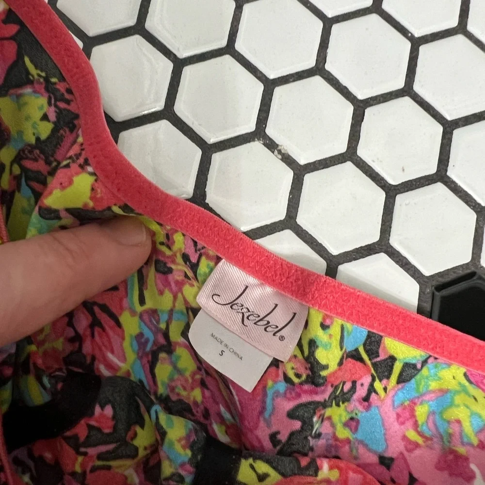 Jezebel intimate mini